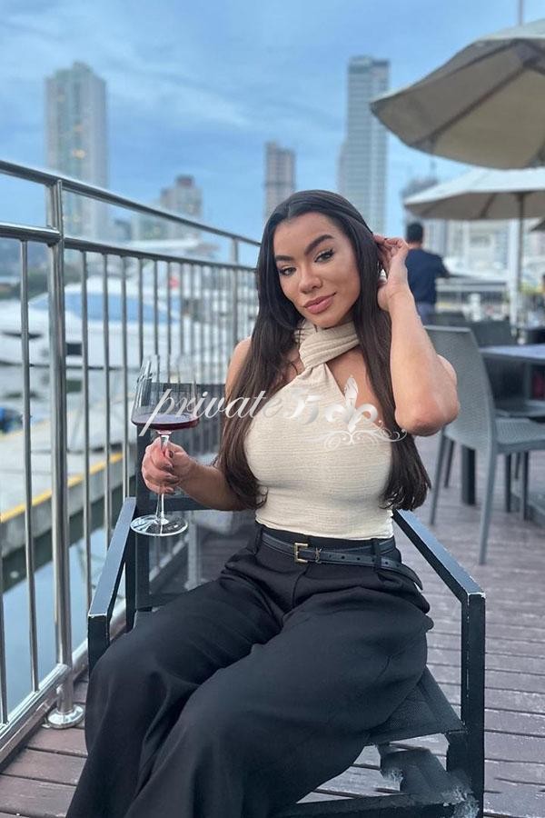 Lia Bellini - Acompanhantes Balneário Camboriú - Acompanhantes BC - Acompanhantes SC