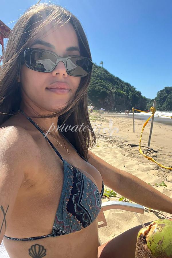 Iza Moura - Acompanhantes Balneário Camboriú - Acompanhantes BC - Acompanhantes SC
