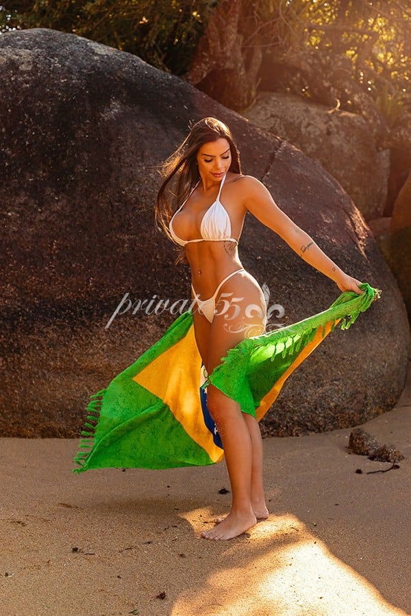 VITÓRIA  ARAÚJO - Acompanhantes Balneário Camboriú