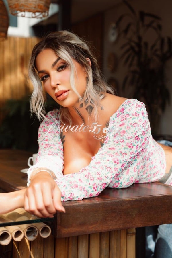 RHIANA BOSS - Acompanhantes Blumenau