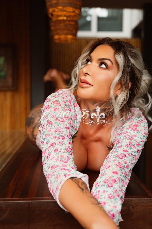 RHIANA BOSS - Acompanhantes Blumenau