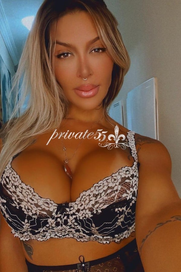 RHIANA BOSS - Acompanhantes Blumenau