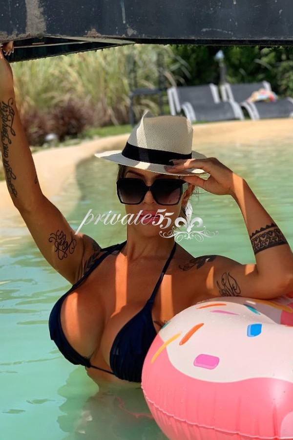 RHIANA BOSS - Acompanhantes Blumenau