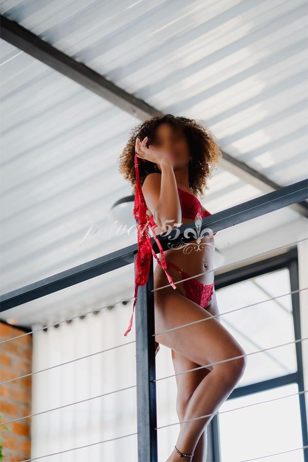 JULIA AGUIAR - Acompanhantes Brasília