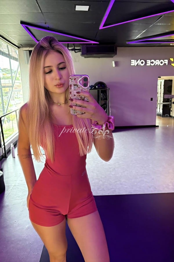 JÚLIA CARDOZO - Acompanhantes Curitiba