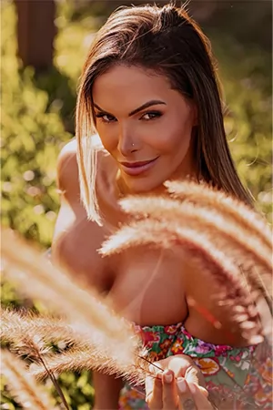 AMANDA MEDEIROS - Acompanhantes de Luxo em Florianópolis