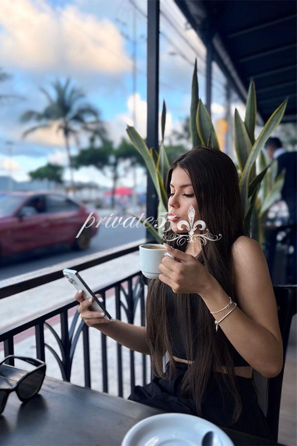 LAURA BITTENCOURT - Acompanhantes Florianópolis
