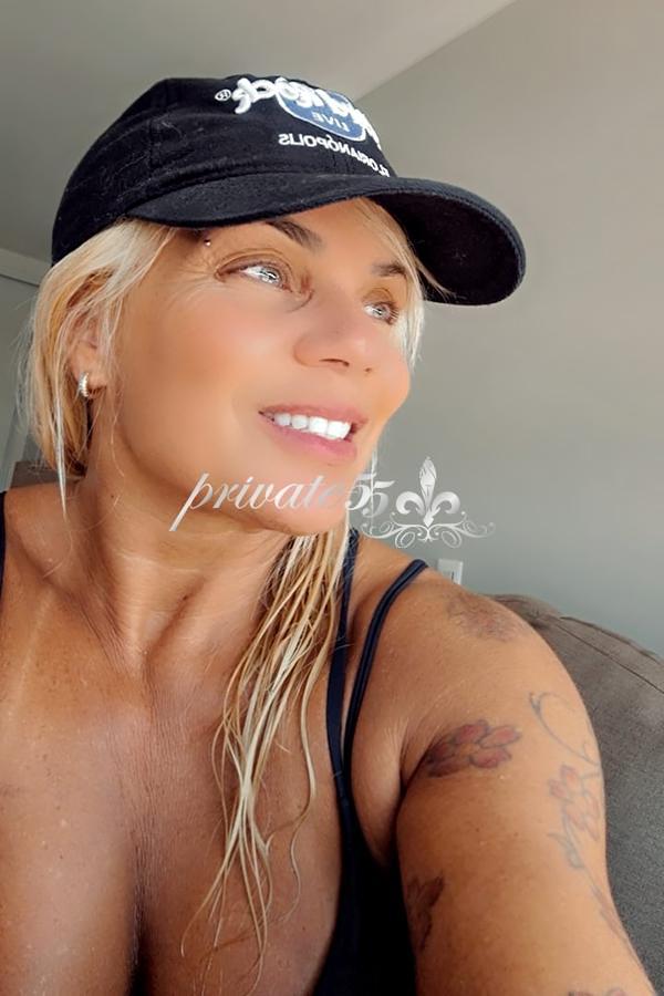 Shriya Valentina - Acompanhantes Florianópolis - Acompanhantes Floripa - Acompanhantes SC
