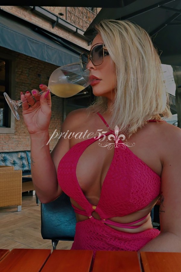 BÁRBARA BOTELHO - Acompanhantes Goiânia