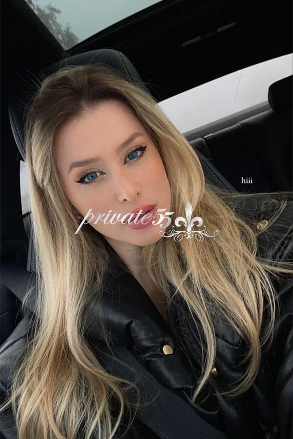 NICOLE EWBANK - Acompanhantes Itajaí