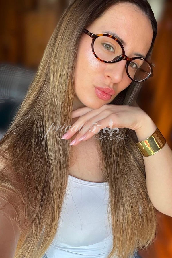 ESTER  EXPÓSITO - Acompanhantes Porto Alegre