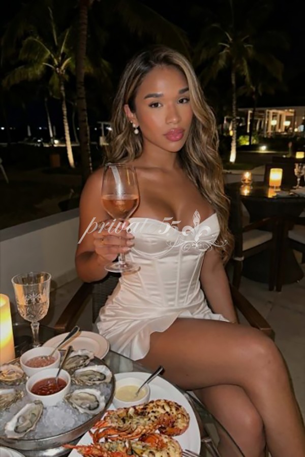 BIANCA MONTCLAIR - Acompanhantes Curitiba